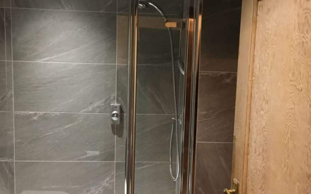 8  Bathroom Picture 17