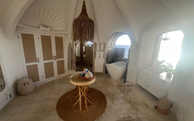 MUSTIQUE 8