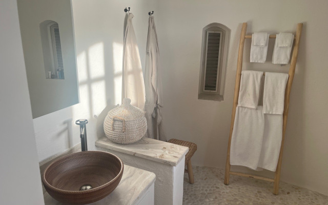 MUSTIQUE 2