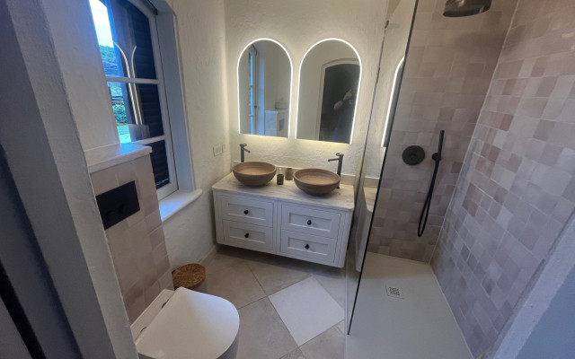 MUSTIQUE 7